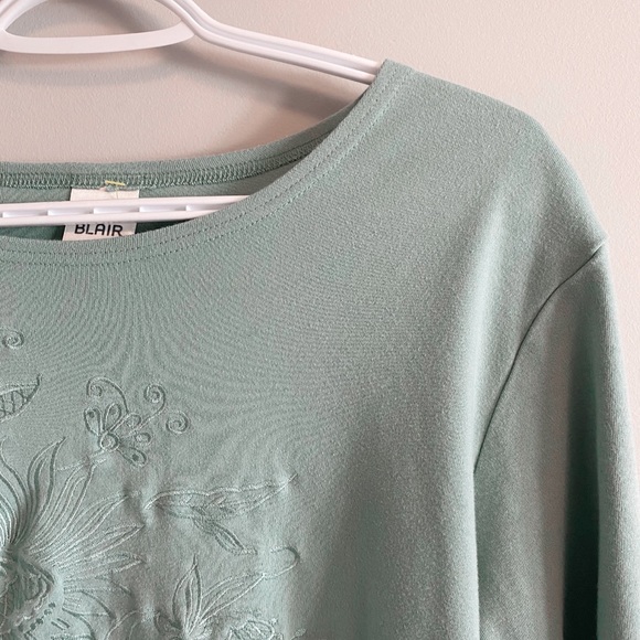 SOLD ✨ Embroidered 3/4 sleeves top 🌿 - Picture 1 of 5